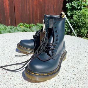 New Doc Martens Smooth 1460 Combat Boots